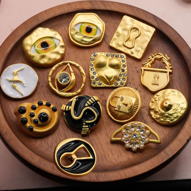 Vintage Metal Button Heart Sha - Craft Embellishment 评论和价格