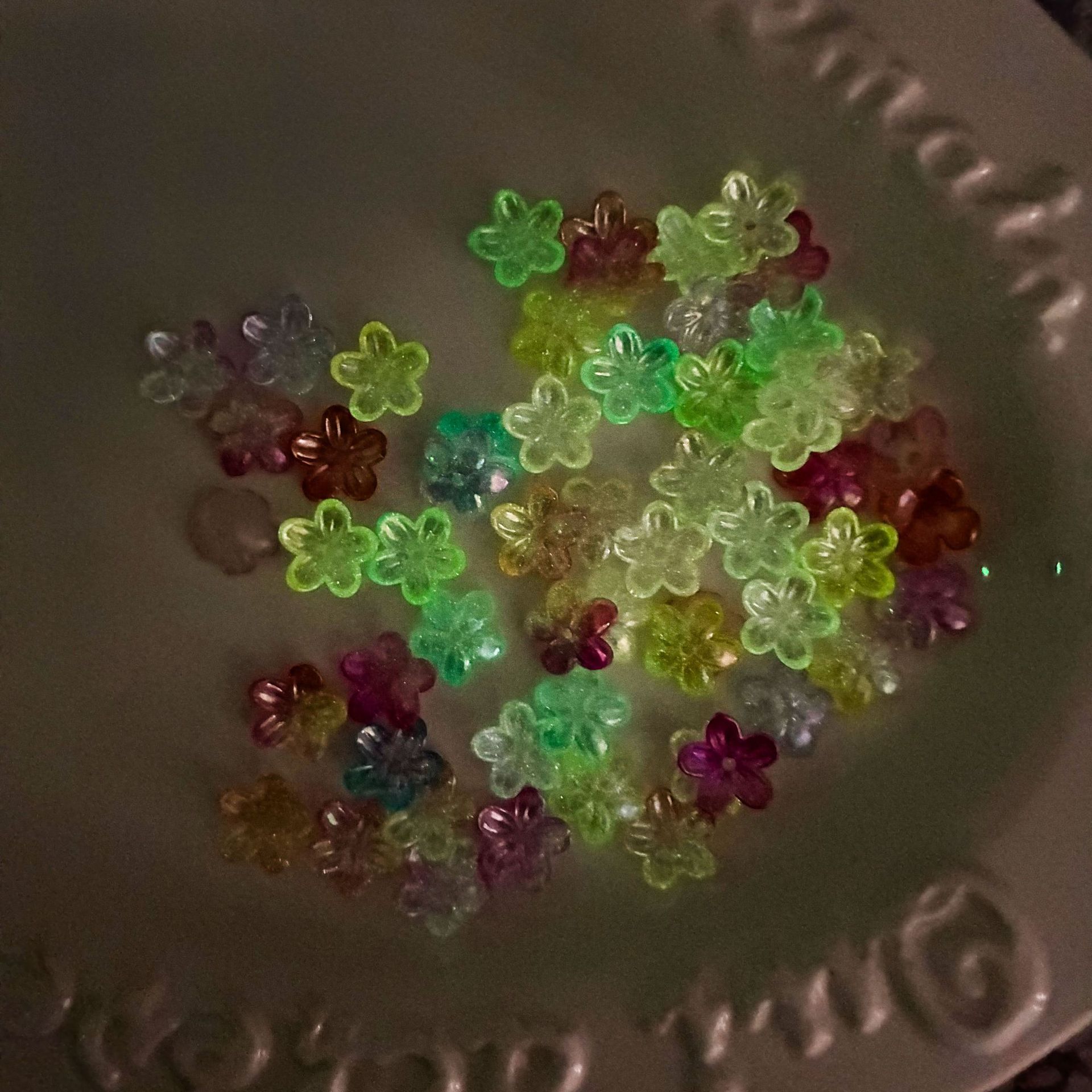 100pcs 12mm Glow in The Dark A - Embellishment Crafts 评论和价格